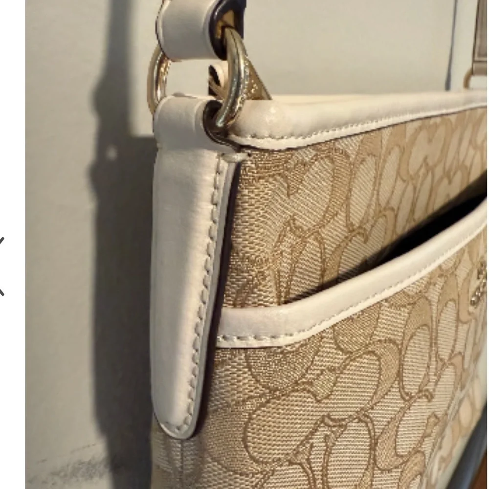 Coach Beige/White Signature Canvas and Leather Swingpack File Crossbody Bag